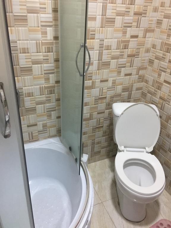 Apartment Pshavela 16 バトゥーミ エクステリア 写真